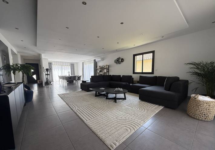 Location de vacances pour 12 personnes, avec jardin et piscine, animaux acceptés à Salon-de-Provence - 4