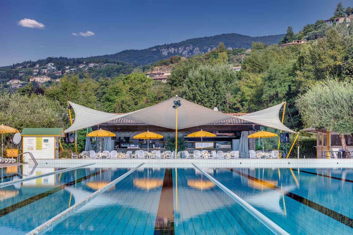 Appartamento intero, Appartamento con aria condizionata e piscina  in Garda, Prealpi Gardesane