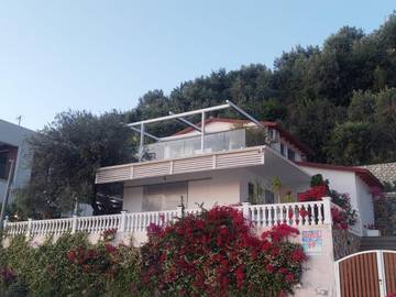 Maison d’hôte pour 4 personnes, avec jardin ainsi que vue et terrasse en Albanie