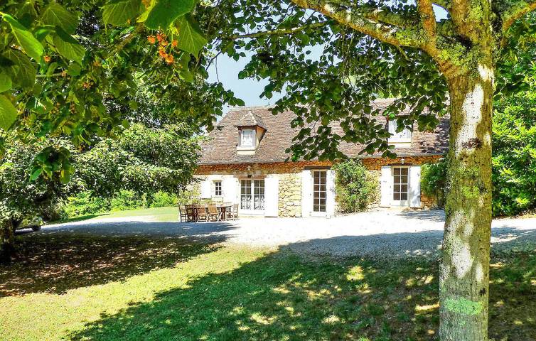 Location de vacances pour 9 personnes, avec terrasse, adapté aux familles à Saint-Georges-de-Montclard
