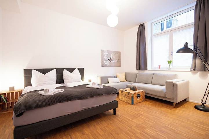 Appartement entier, Banksy Studio | Donkey Fountain | Old Town | Kitchen in Halle, Saale-Unstrut