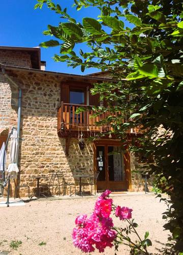 Chambre d’hôte pour 4 personnes, avec jardin dans Claveisolles