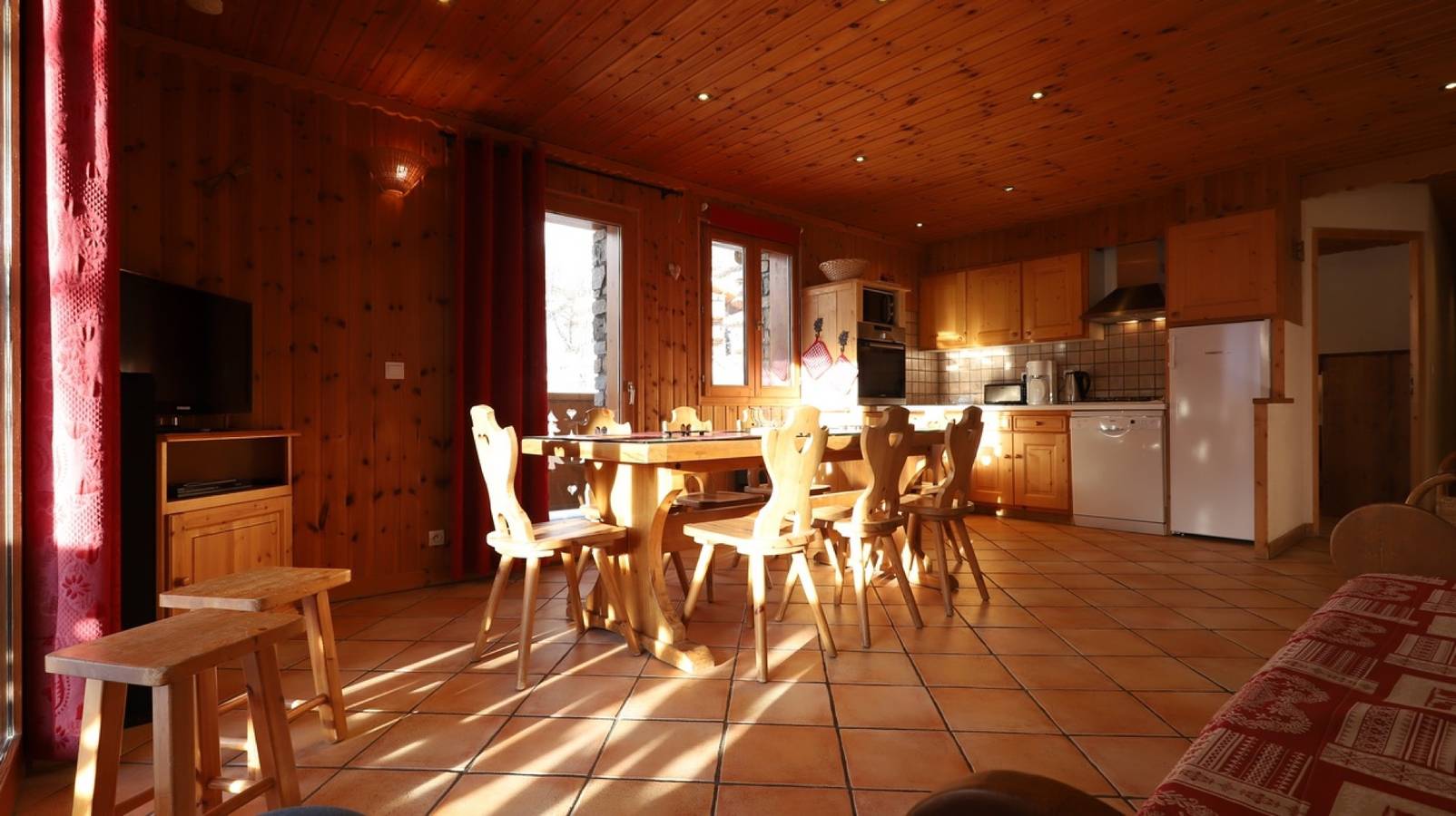 Geheel appartement, Appartement 'Alpaga 8' met privéterras, gedeelde tuin en Wifi in Bonneval-sur-Arc, Saint-Jean-de-Maurienne regio