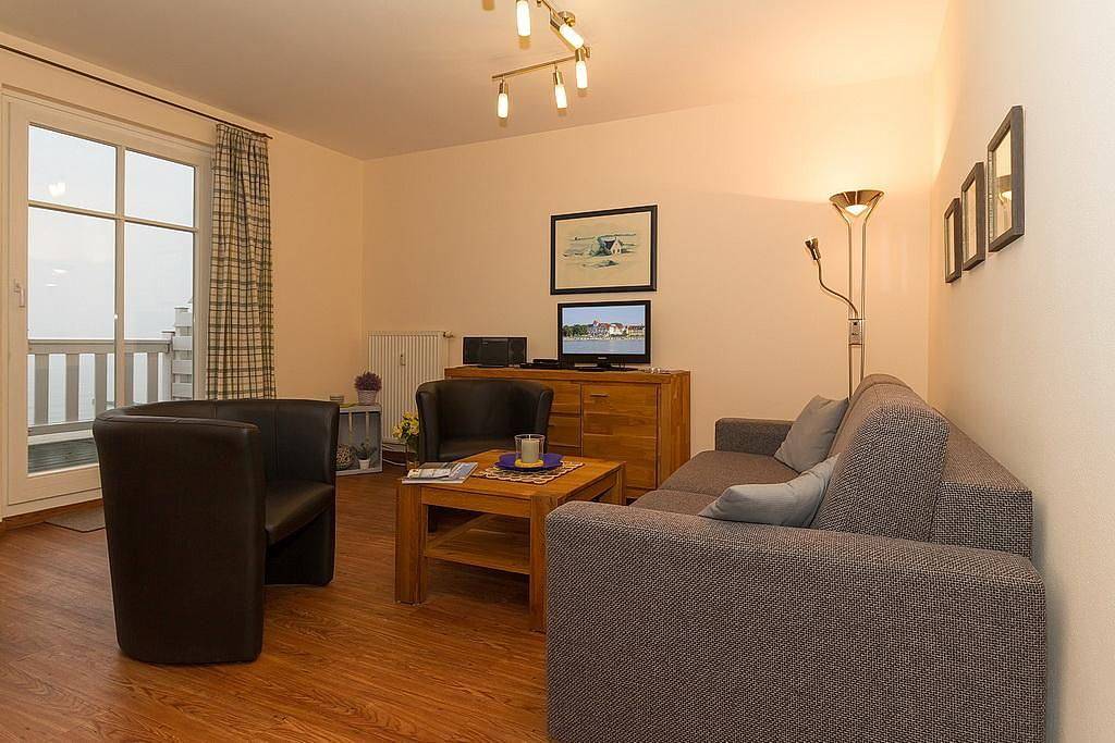 Entire apartment, Ferienwohnung in erstklassiger Strandlage mit Balkon und großartigem Meerblick! in Ostseebad Kühlungsborn, Kühlungsborn