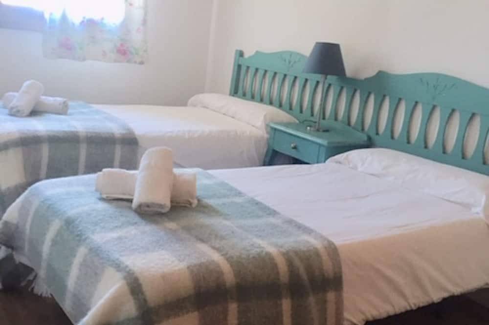 Villa with pool for groups and families 8 sleeps Mallorca in Palmanyola, Buñola