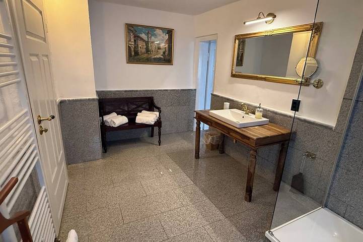 Ganze Wohnung, Grebenstein mit Burg & Türmen nahe Dornröschens Sababurg & Rapunzels Trendelburg in Grebenstein, Landkreis Kassel