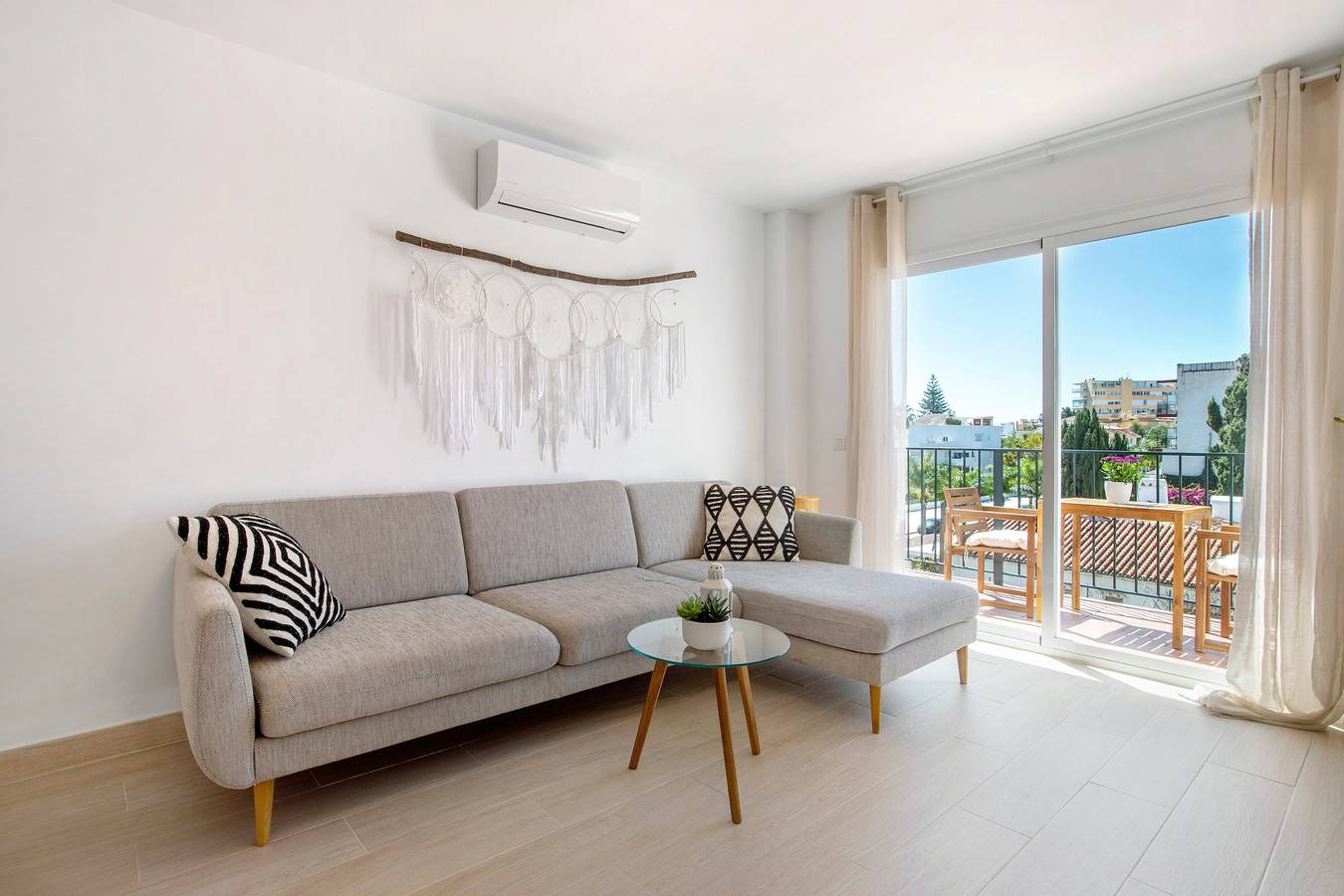 Entire apartment, Apartment 'Joya' with Shared Pool, Wi-Fi and Air Conditioning in Montemar Torremolinos, Torremolinos