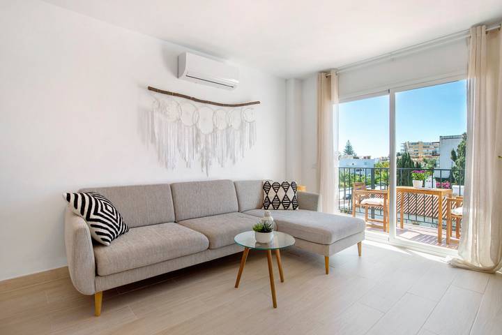 Geheel appartement, Appartement 'Joya' met gedeeld zwembad, Wi-Fi en airconditioning in Montemar Torremolinos, Torremolinos