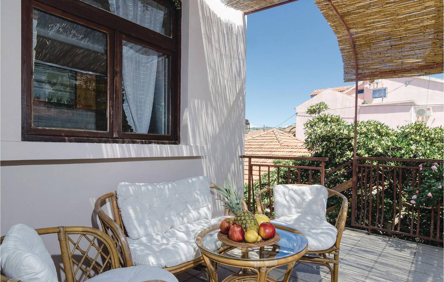 Ganze Ferienwohnung, Gemütliche Ferienwohnung mit Terrasse, Parkplatz und WLAN – 2,5 km vom Strand entfernt in Vela Luka, Korcula