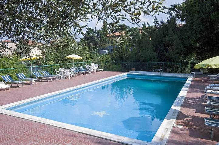 Appartamento vacanze per 7 persone, con piscina e giardino - 1