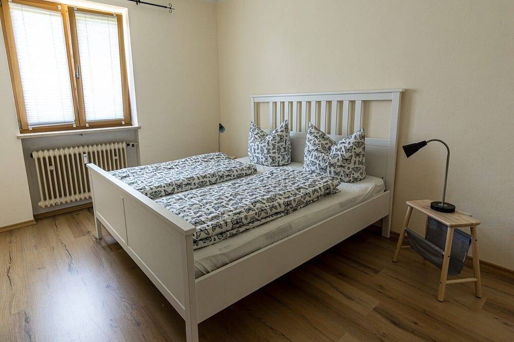 Ganze Wohnung, Ferienwohnung Kleine Auszeit, 70 qm, Obergeschoss, Südbalkon in Bad Feilnbach, Bayerische Alpen