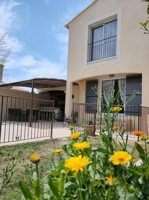 Gîte pour 4 personnes, avec piscine et jardin ainsi que vue et terrasse à Mas-Blanc-des-Alpilles - 2