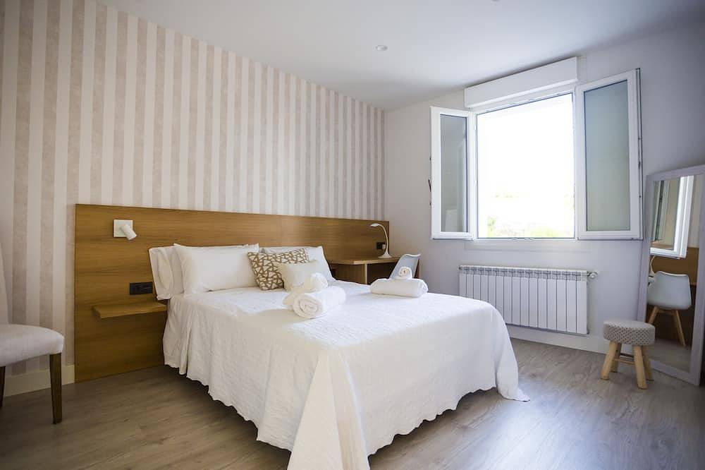 Balcony at Arousa - Upscale Getaway + Patio in Vilaxoán, Vilagarcía de Arousa