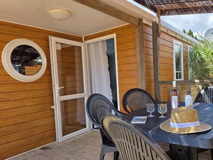Flower Camping de l'Olivigne - Mobilhome 6 personnes - Standard 32m² (3 chambres) + Terrasse + Clim in Bize-Minervois, Côte méditerranéenne (France)