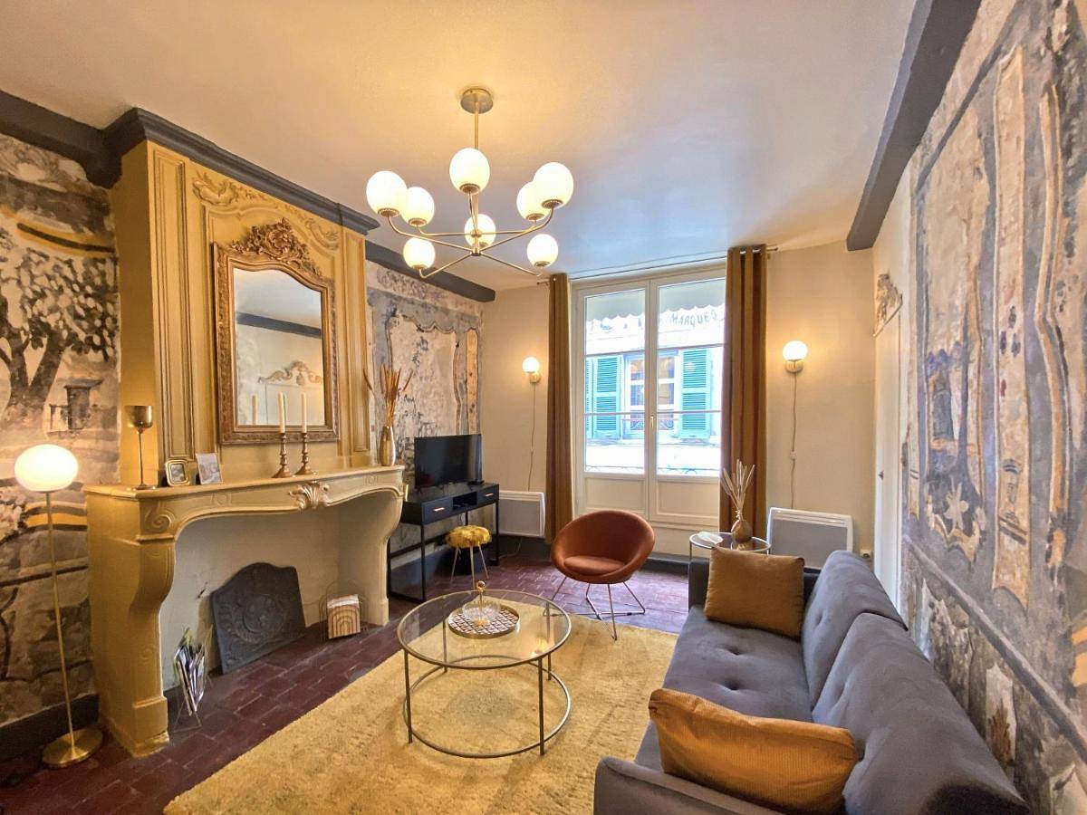 Appartement entier, One-Bedroom Apartment in Tournus, Région de Mâcon