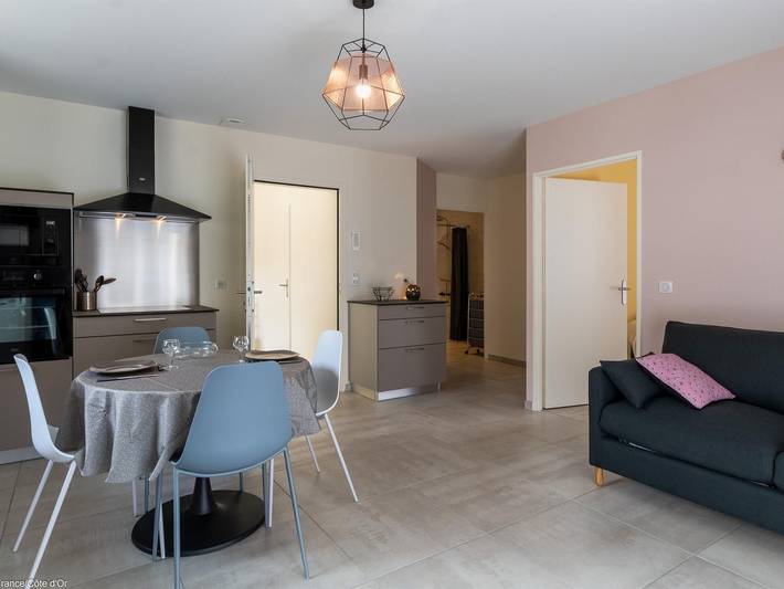 Charmantes Erdgeschoss-Cottage in Pommard mit Privatem Hof und Parkplatz in Pommard, Beaune und Umgebung