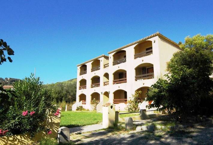 Appart’hôtel pour 6 personnes, avec balcon ainsi que jardin et vue