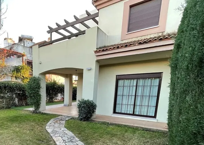 Casa de vacaciones para 7 personas, con piscina además de terraza y jardín - 1