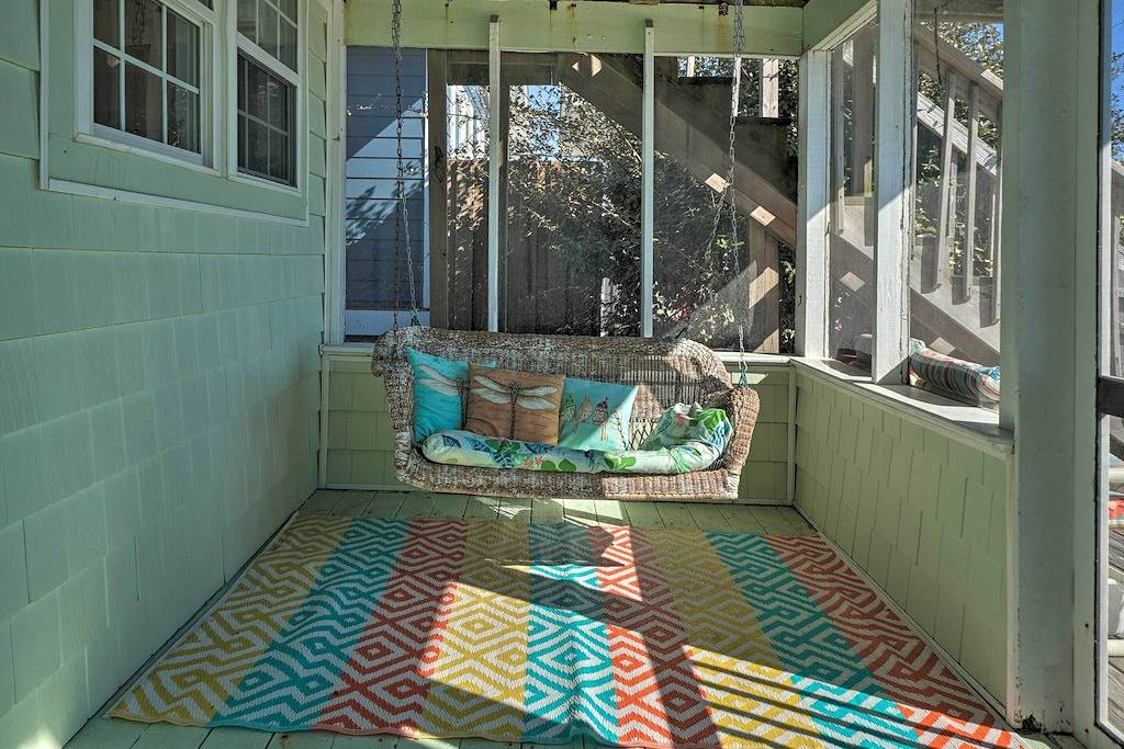 Oceanfront Gem w/ Rooftop Deck: Steps to Sand in Topsail Beach, Topsail Island