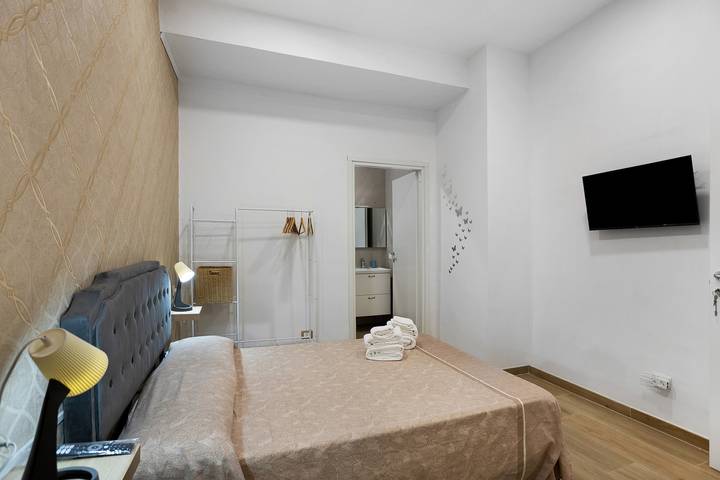 B&B Int' O' Vico - Camera Matrimoniale Deluxe 6 con Wi-Fi e Aria Condizionata in Napoli, Napoli e dintorni