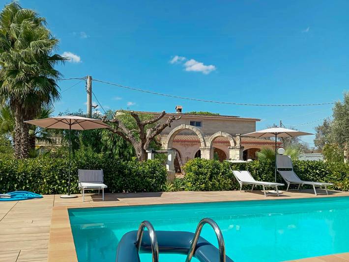 Villa avec piscine privée et petite église in San Vito dei Normanni, Salento