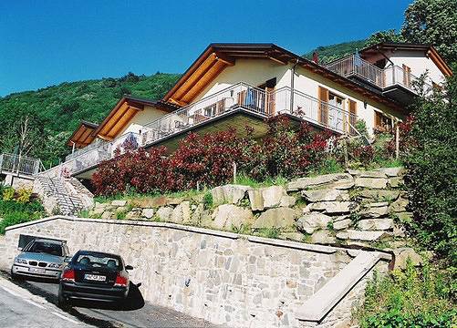 Ferienhaus für 4 Personen, mit Terrasse und Seeblick sowie Ausblick und Pool am Lago Maggiore - 2