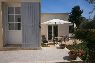 Gîte pour 2 personnes, avec jardin et terrasse à Robion