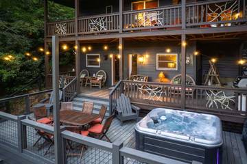 Vacation Rental for 12 Guests in Blue Ridge Mountains, North Carolina, Picture 2