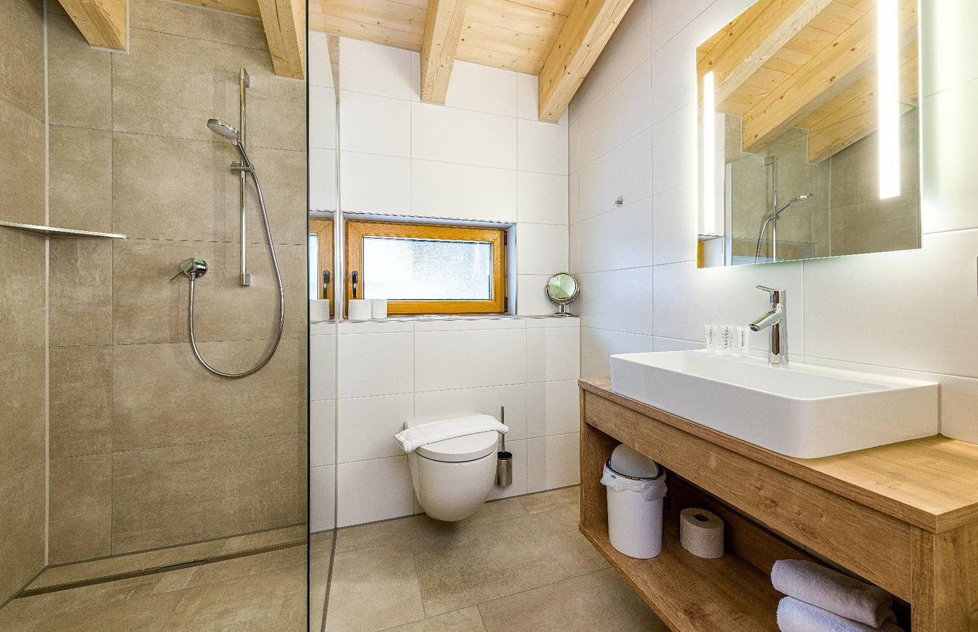Dreibettzimmer, Deluxe, mit B., Kurzaufenthalt in Steeg, Allgäuer Alpen (Österreich)