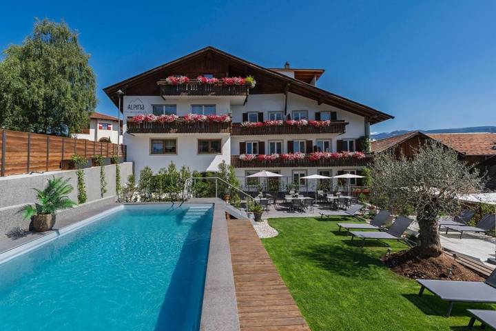 Ferienwohnung für 5 Personen, mit Balkon und Terrasse sowie Garten und Pool in Tisens