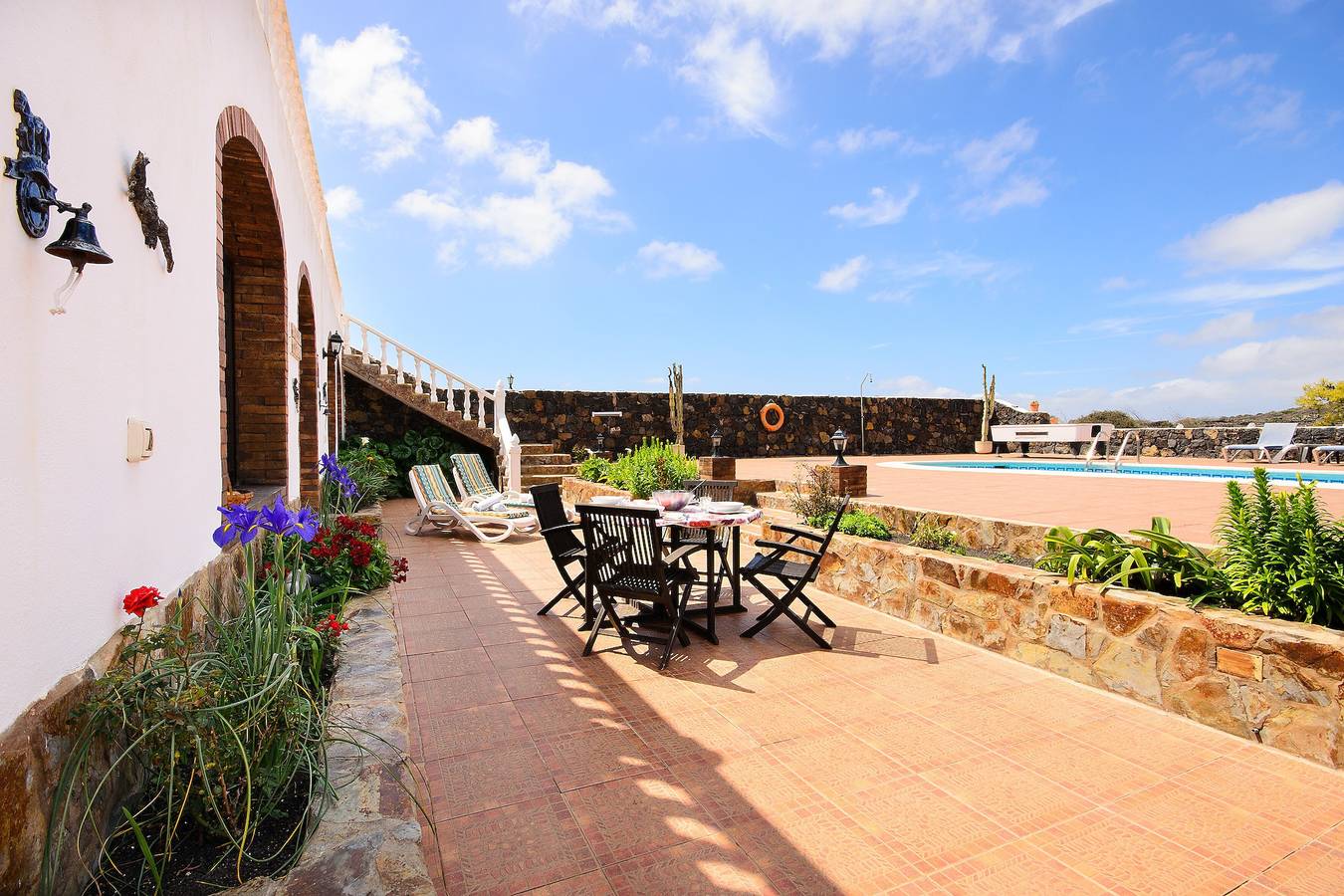 Clara Suite 2: Großer Pool, spektakuläre Aussicht, Terrasse & Garten auf Lanzarote in Tías, Lanzarote