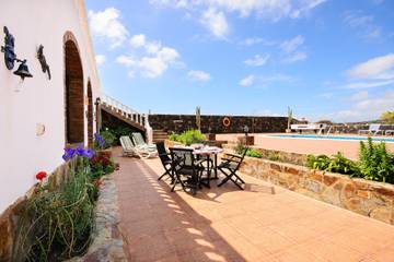 Villa With Pool for 4 People in Tías, Lanzarote, Photo 4