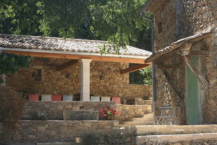 Gîte pour 24 personnes, avec terrasse ainsi que jardin et piscine, animaux acceptés - 1