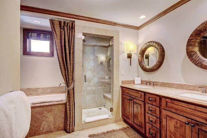 Vacation rental for 8 people, with hot tub and pool as well as terrace in Vail