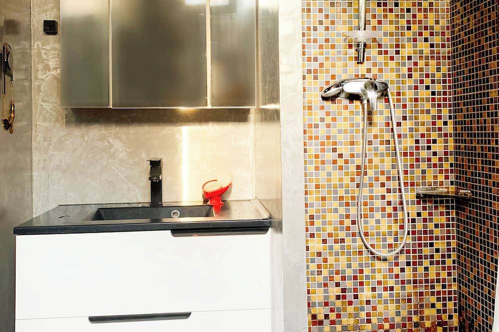 Apartamento entero, Charming Modern Apartment with Garden View - Les Vallées District, Near Paris in Colombes, Altos del Sena