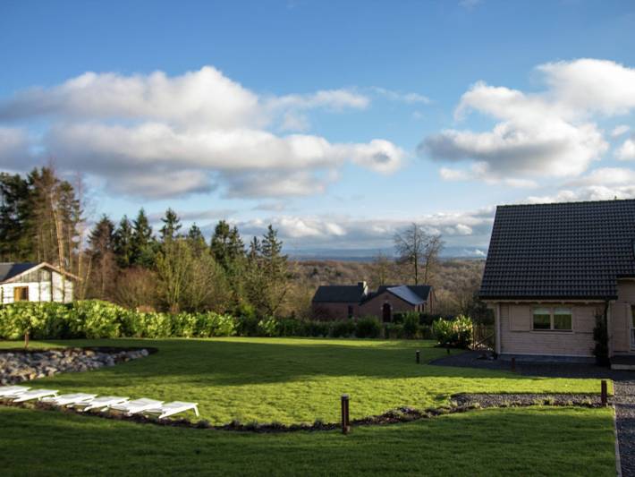 Gîte pour 9 personnes, avec sauna ainsi que piscine et jardin, adapté aux familles dans Petite Somme