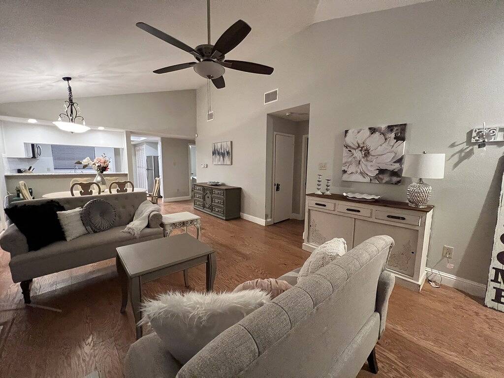 Spacious 2Bd 2Ba Freewifi Parking 12 mi - At&T Stadium, Globe Life Field, Tlive! in Arlington, Tarrant County