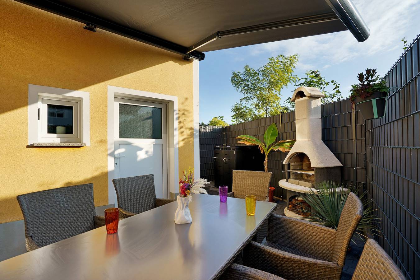 Appartement entier, Appartement 'Sophie' avec terrasse privée, Wi-Fi et climatisation in Lauchhammer, Naturpark niederlausitzer heidelandschaft (Brandenburg)
