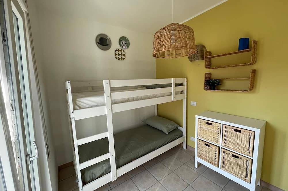 Ganze Wohnung, House 10 min walk from the sea, equipped with terrace equipped with outdoor shower in Marina di Ginosa, Golf von Tarent