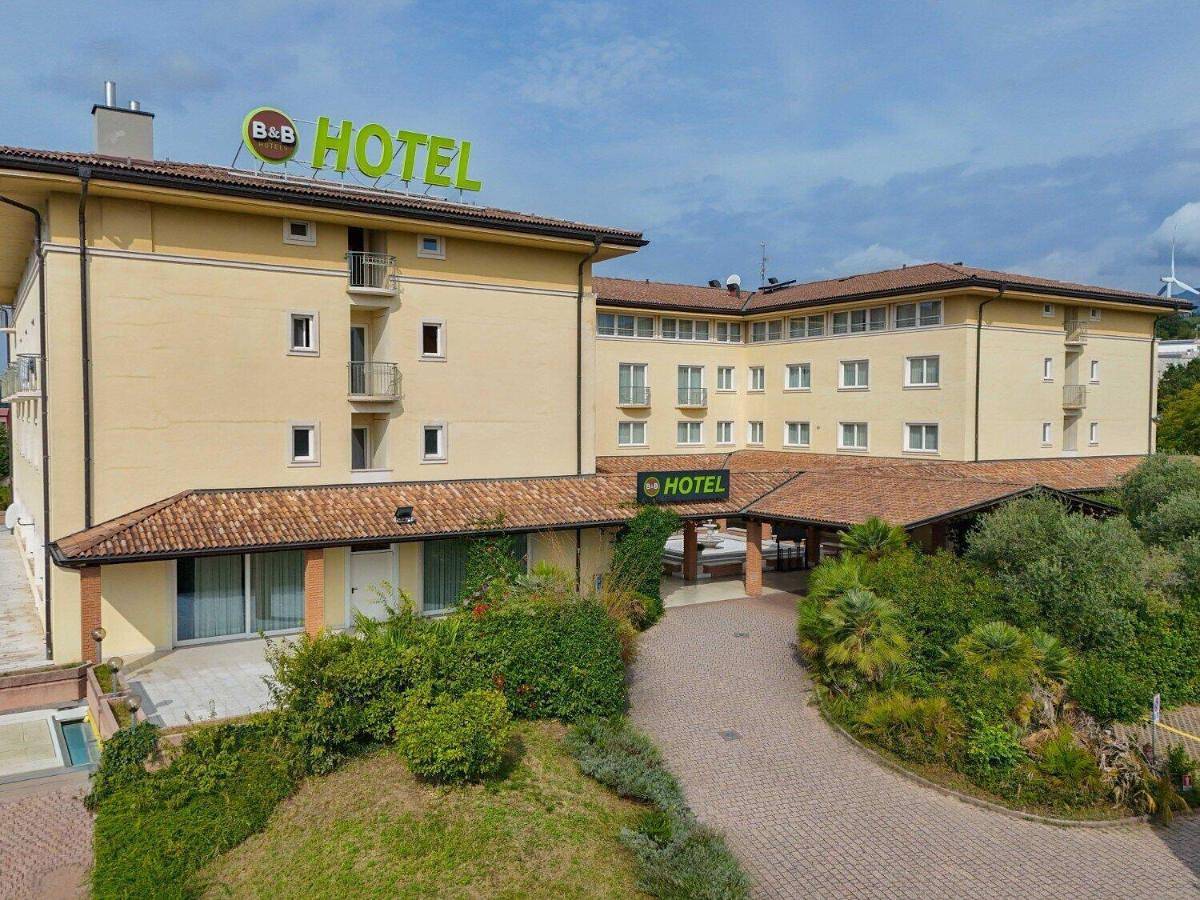 B&B Hotel Affi - Lago di Garda in Affi, Gardasee-Berge