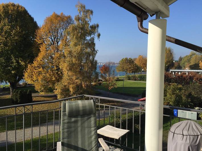 Ganze Wohnung, Ferienwohnung Seeblick-exklusive Wohnung in erster Reihe mit Balkon und Seeblick in Strandbad Nonnenhorn, Nonnenhorn