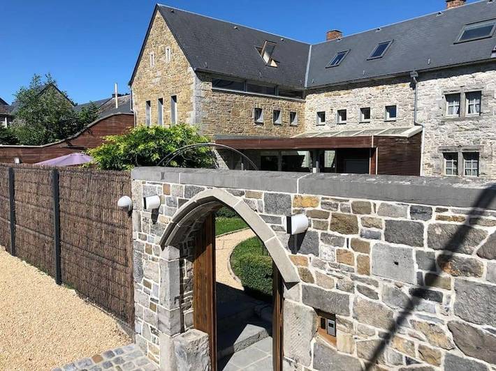 Location de vacances pour 12 personnes, avec sauna et jardin à Clavier