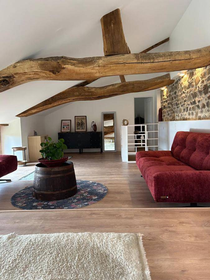 Gîte pour 4 personnes, avec jardin à Bourgvilain - 2