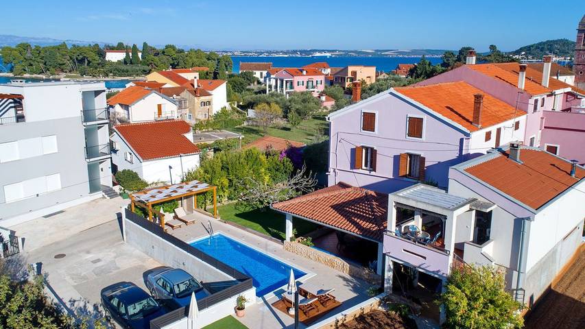 Ferienwohnung für 3 Personen, mit Terrasse und Pool sowie Ausblick, mit Haustier - 1