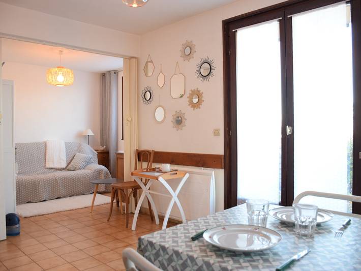 Gîte pour 4 personnes, avec Terrasse ainsi que Jardin et Vue sur le lac à Neuvecelle