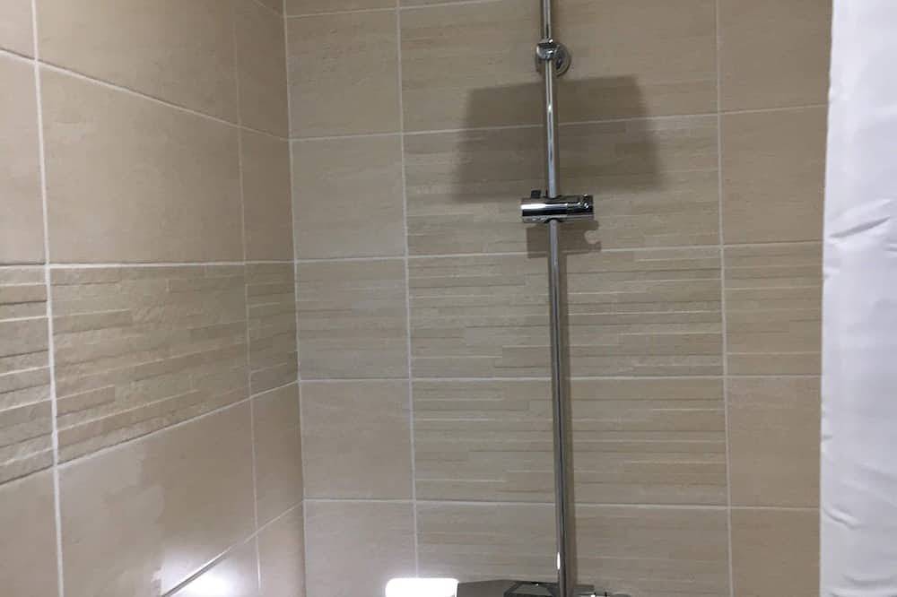 Casa rural para 6 a 8 personas, todas renovadas con jacuzzi, a 20 minutos de puy du fou in Mauléon, Valle del Loira