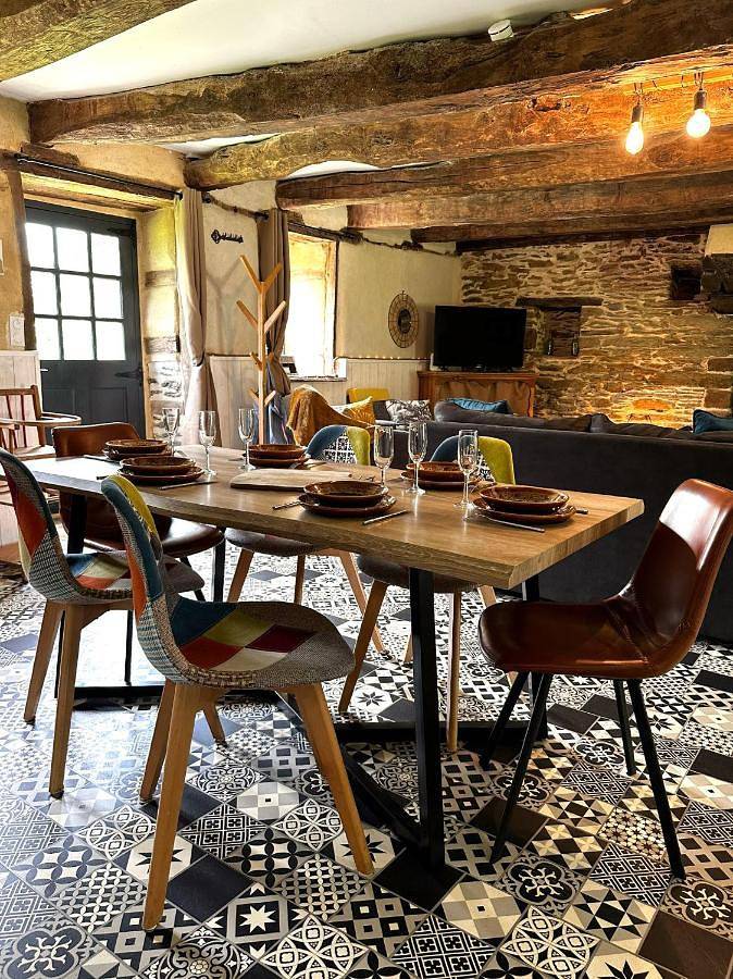 Location de vacances pour 8 personnes, avec vue ainsi que jardin et piscine à Lanouée - 3