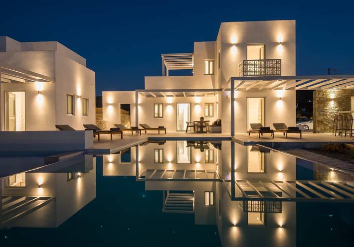 Villa for 18 people, with terrace and ocean view in Paros