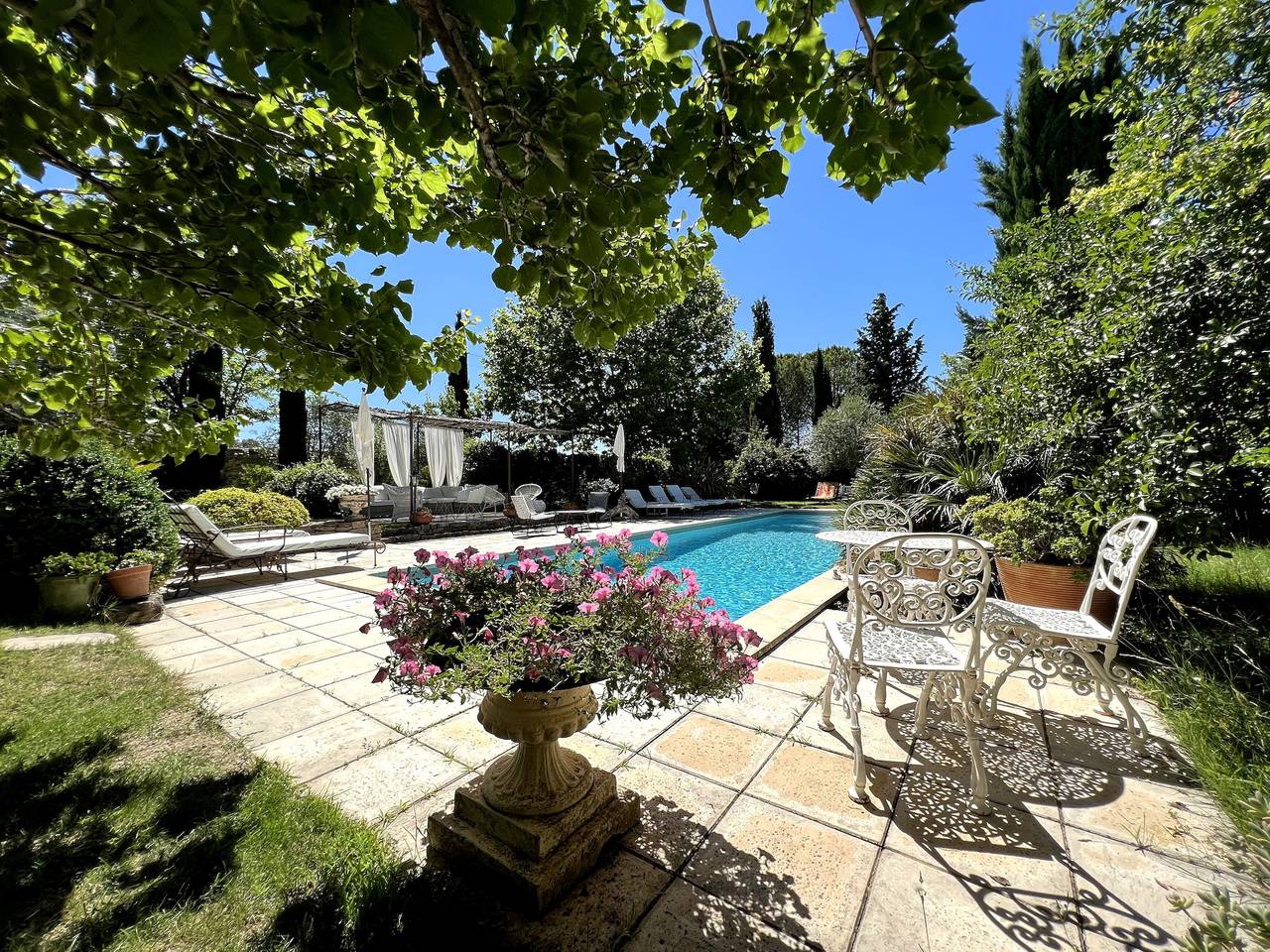 Maison d'hôtes « Appartement, chambre Mansardée » avec piscine partagée, Wi-Fi et climatisation in Carpentras, Parc naturel régional du Mont-Ventoux