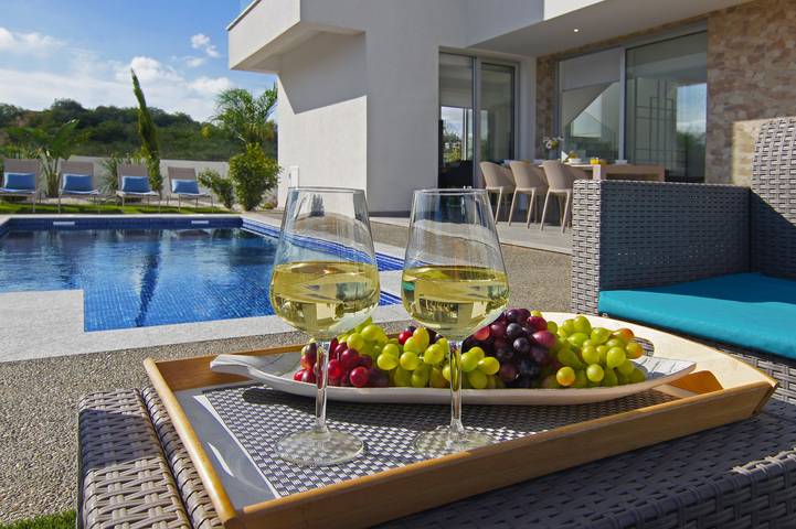 Villa für 8 Personen, mit Pool und Garten sowie Balkon auf Zypern - 2